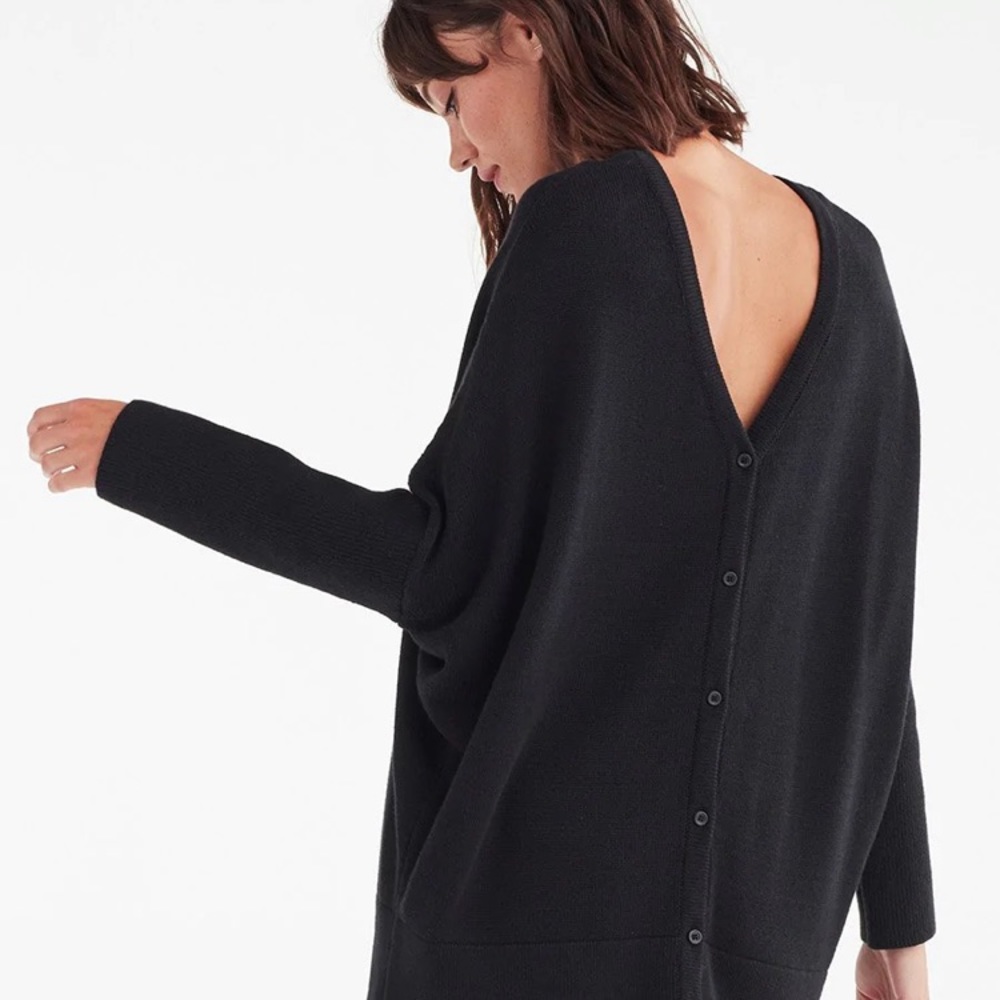 Vetta V Neck Oversized Everyday Sweater in Black